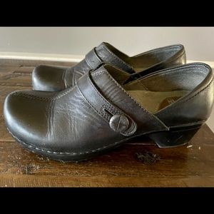 💥Flash Sale💥Dansko Black LEATHER Clogs SZ 8❤️